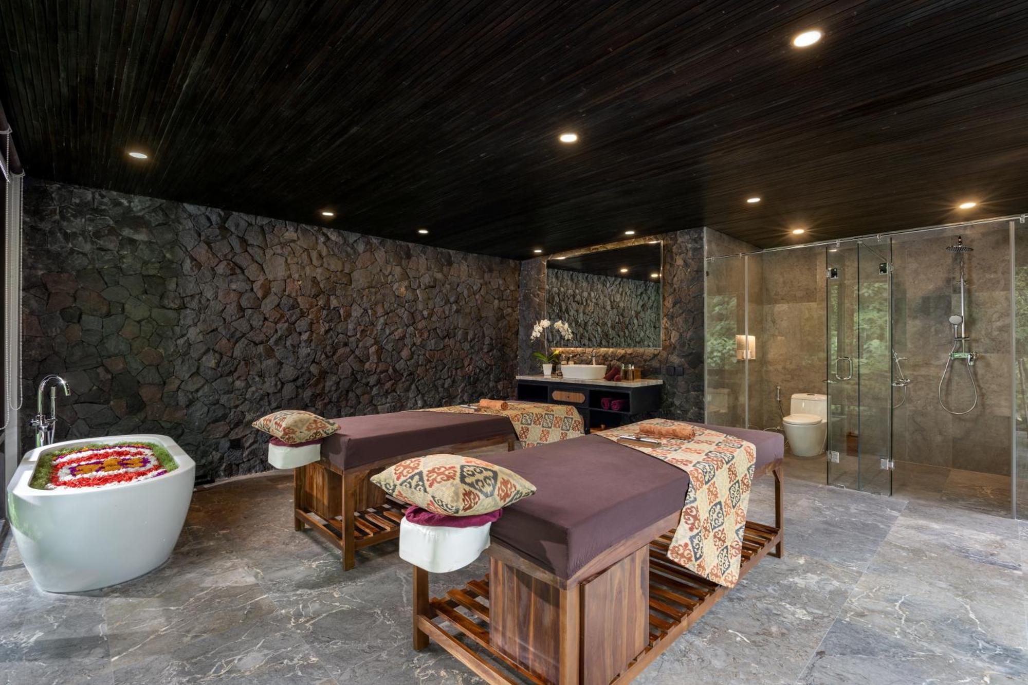 Unagi Mas By Emana Hotel