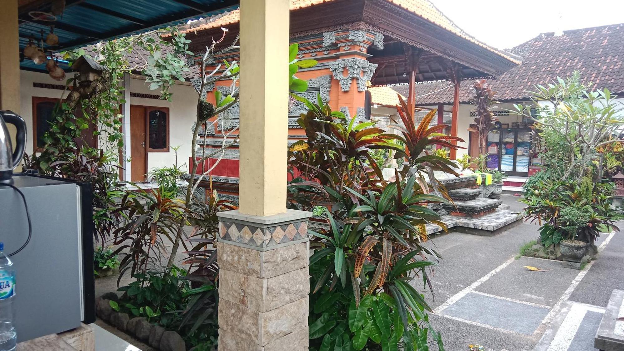 Homestay Artawa House *