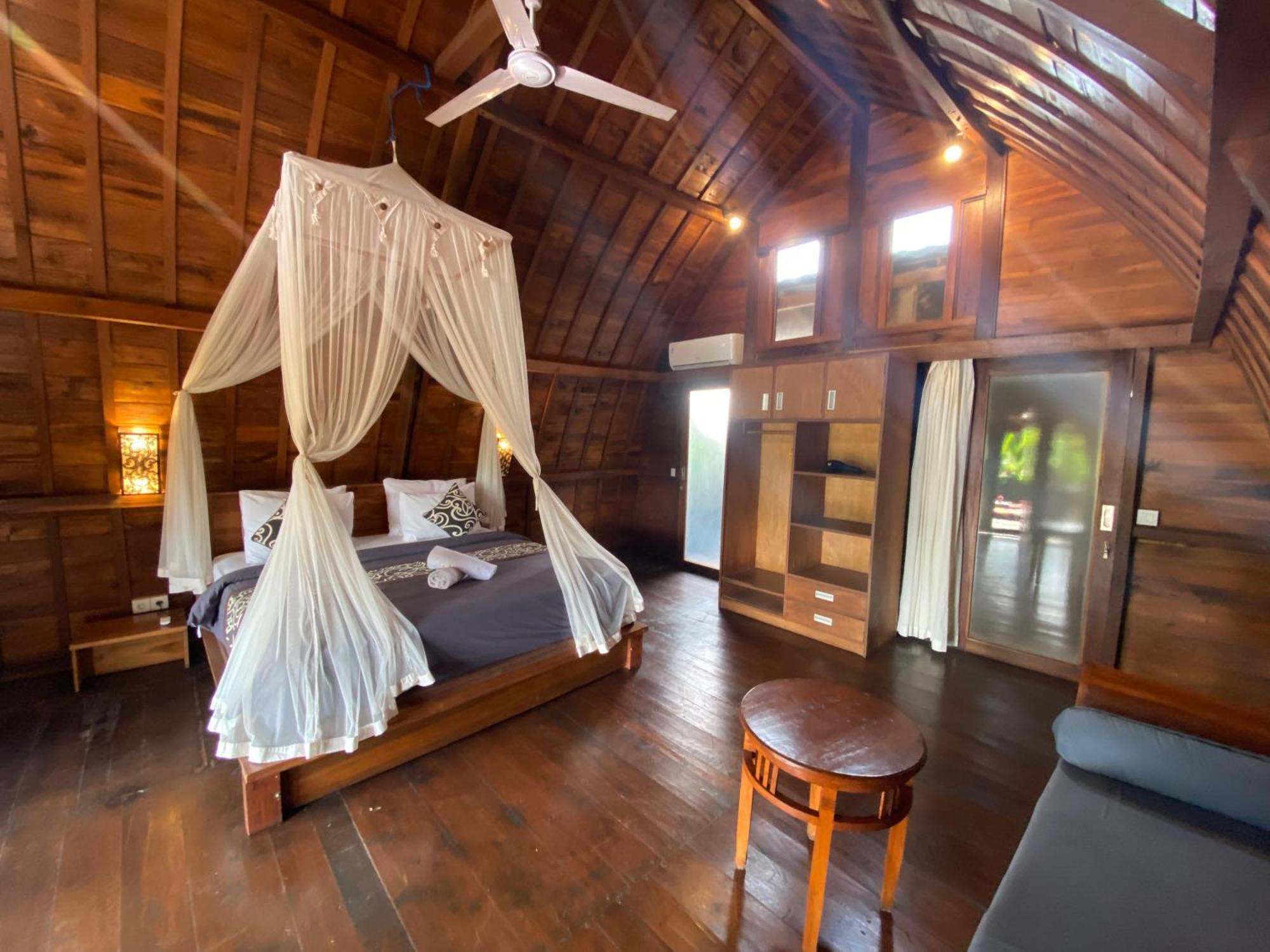 Villa Shivananda Antique By Eps *