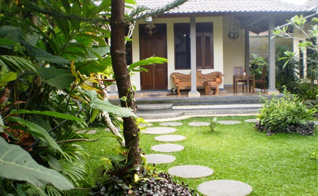 Loka Sari And Casa de hóspedes