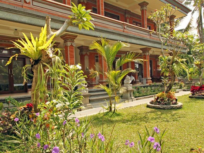 Rumah tetamu Tanah Semujan 2*