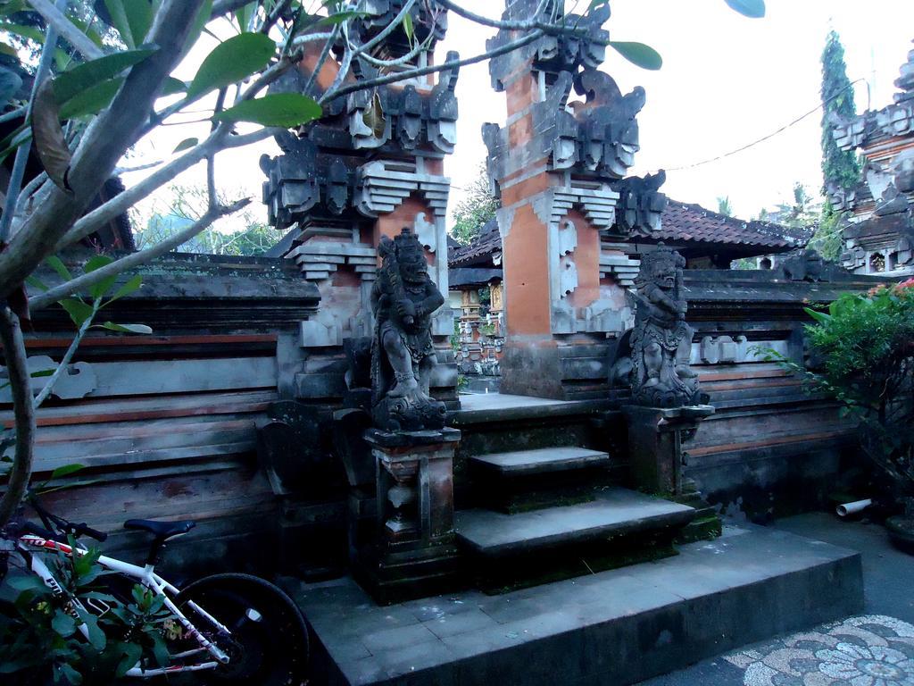 Dewa Put Ubud (Bali)