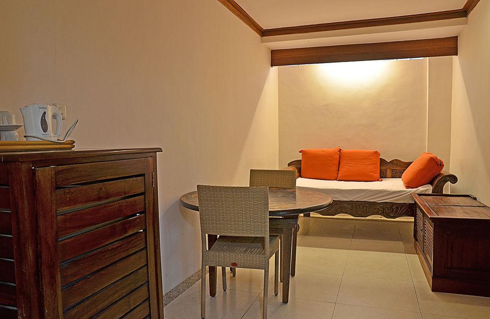 Adi Hotel 3*