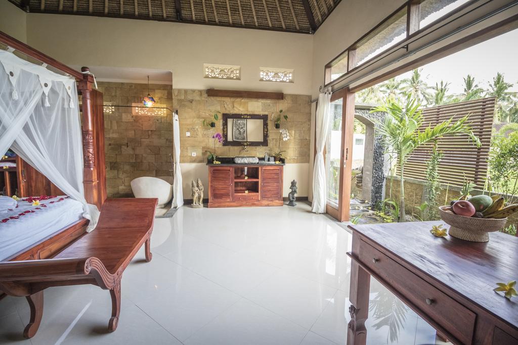 Villa Serenity & *