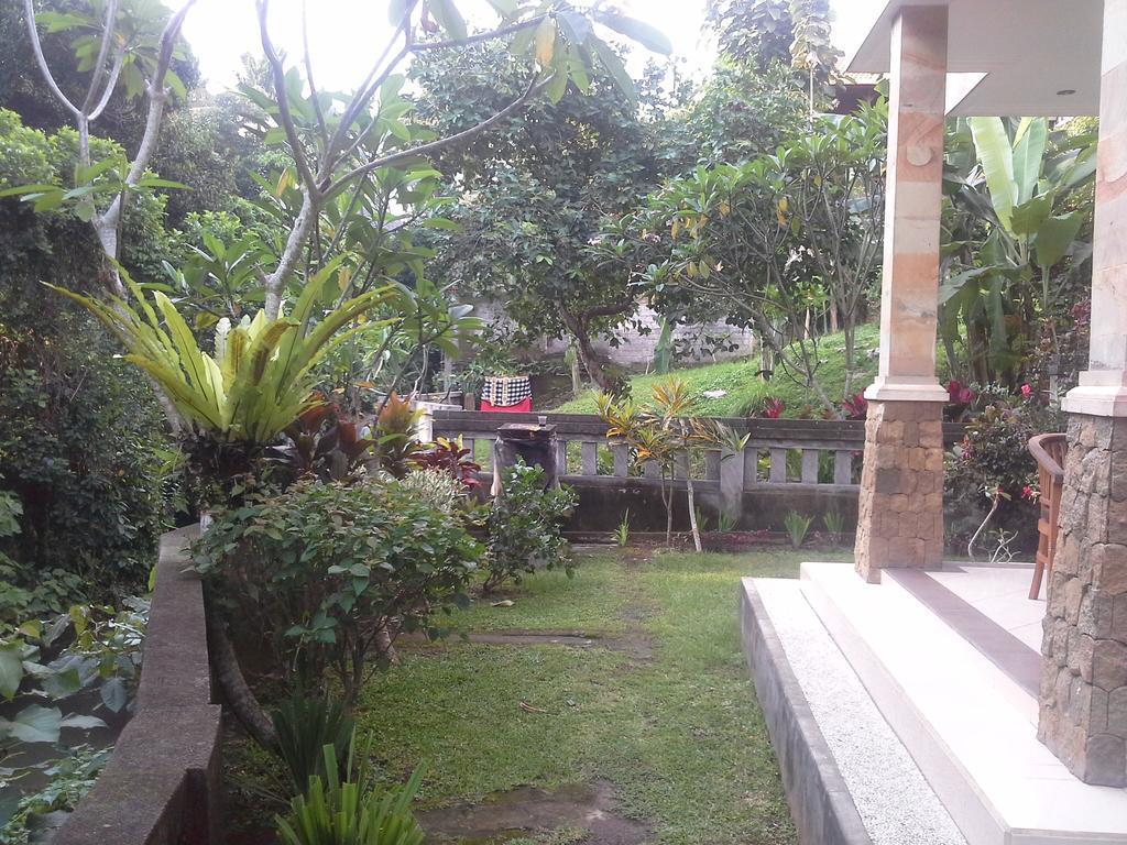 Dewi Ayu Rumah tetamu