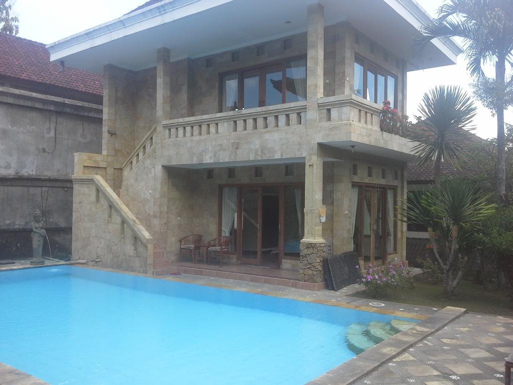 Dewi Ayu Rumah tetamu 3*