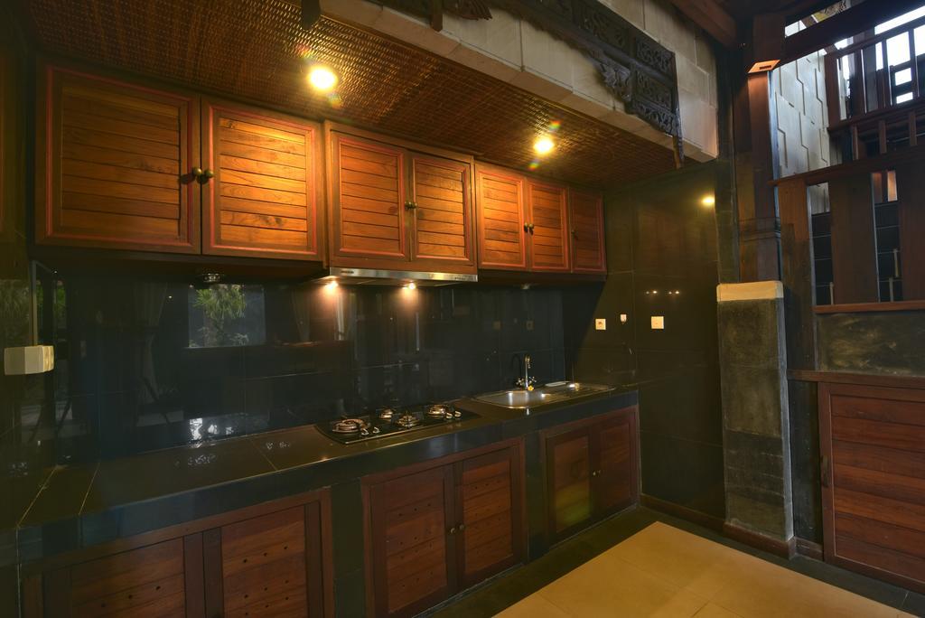 Wooden Villa By Prasi Villa *