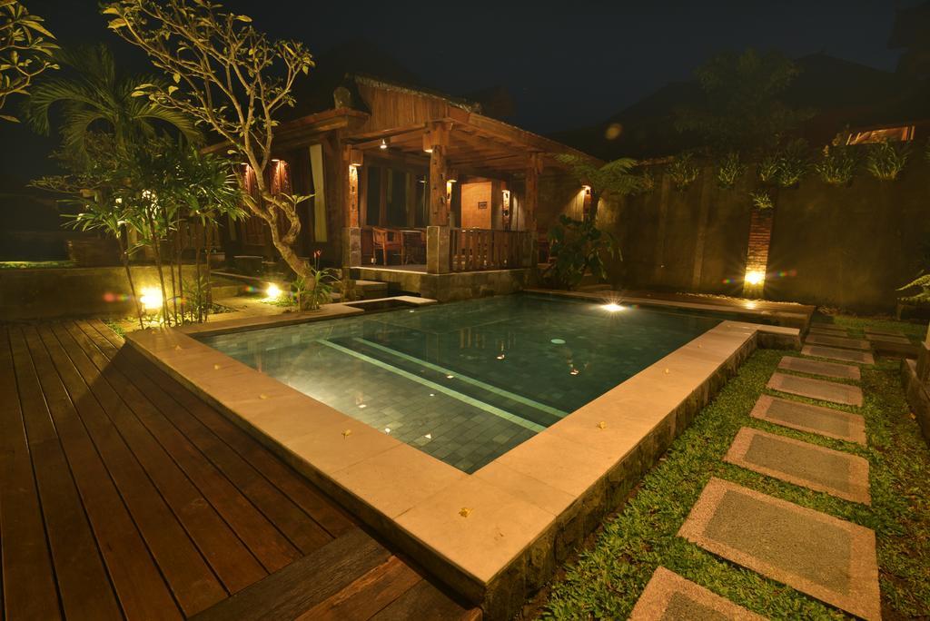 Wooden Villa By Prasi Villa