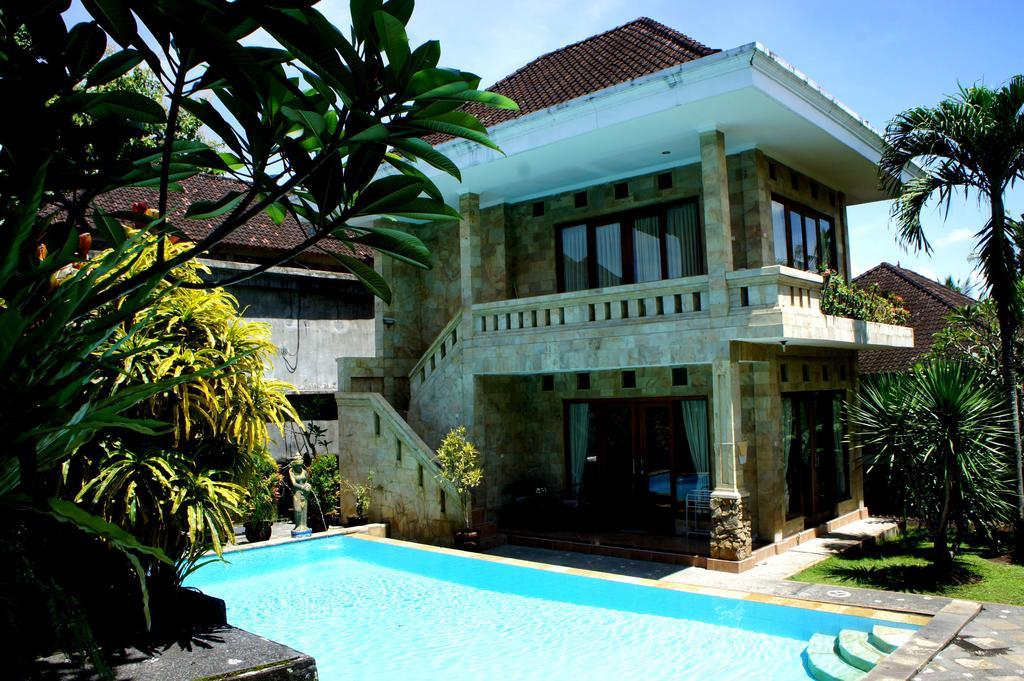Dewi Ayu Rumah tetamu 3*
