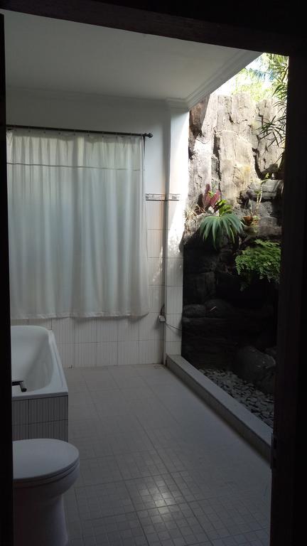 Uma Loris Guest house