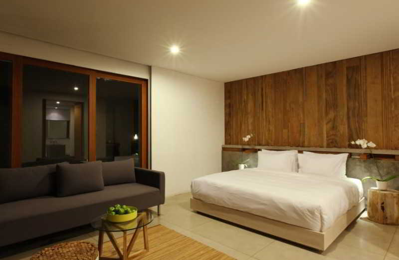 Aria Hotel 4*