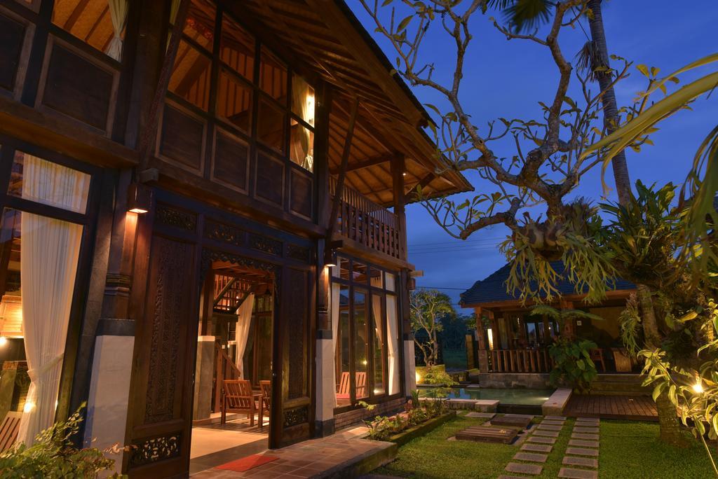 Wooden Villa By Prasi