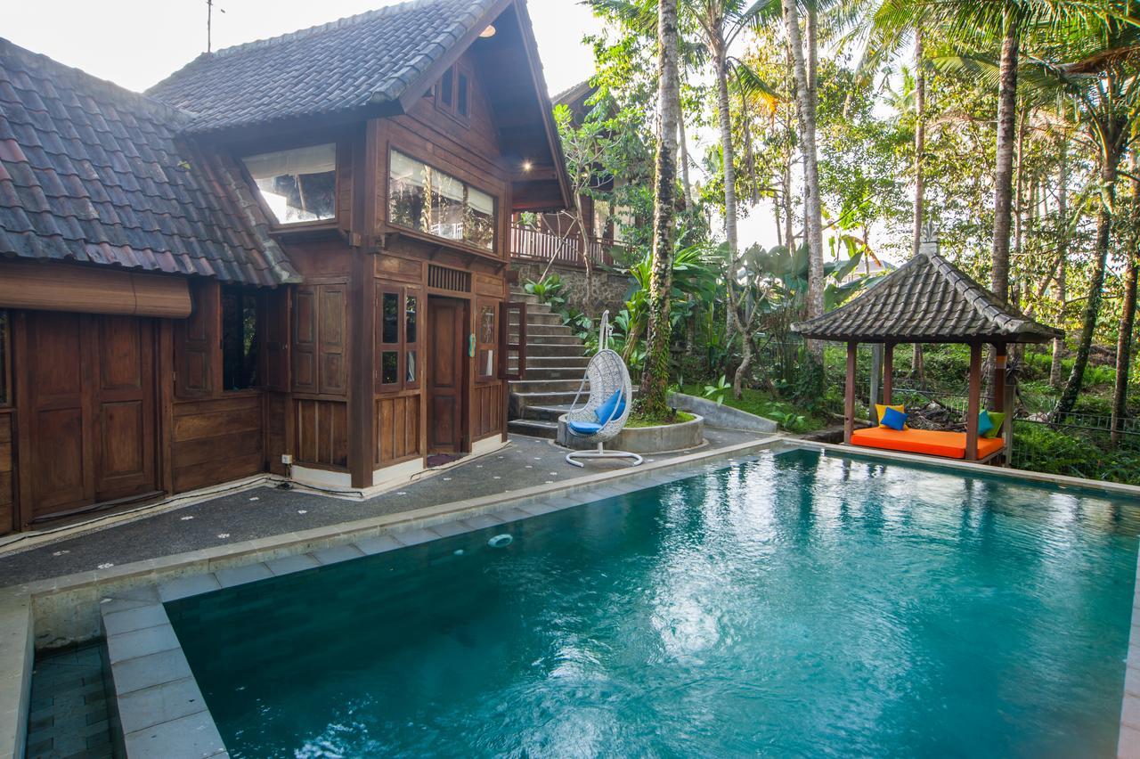 Tirta Padi Villa *