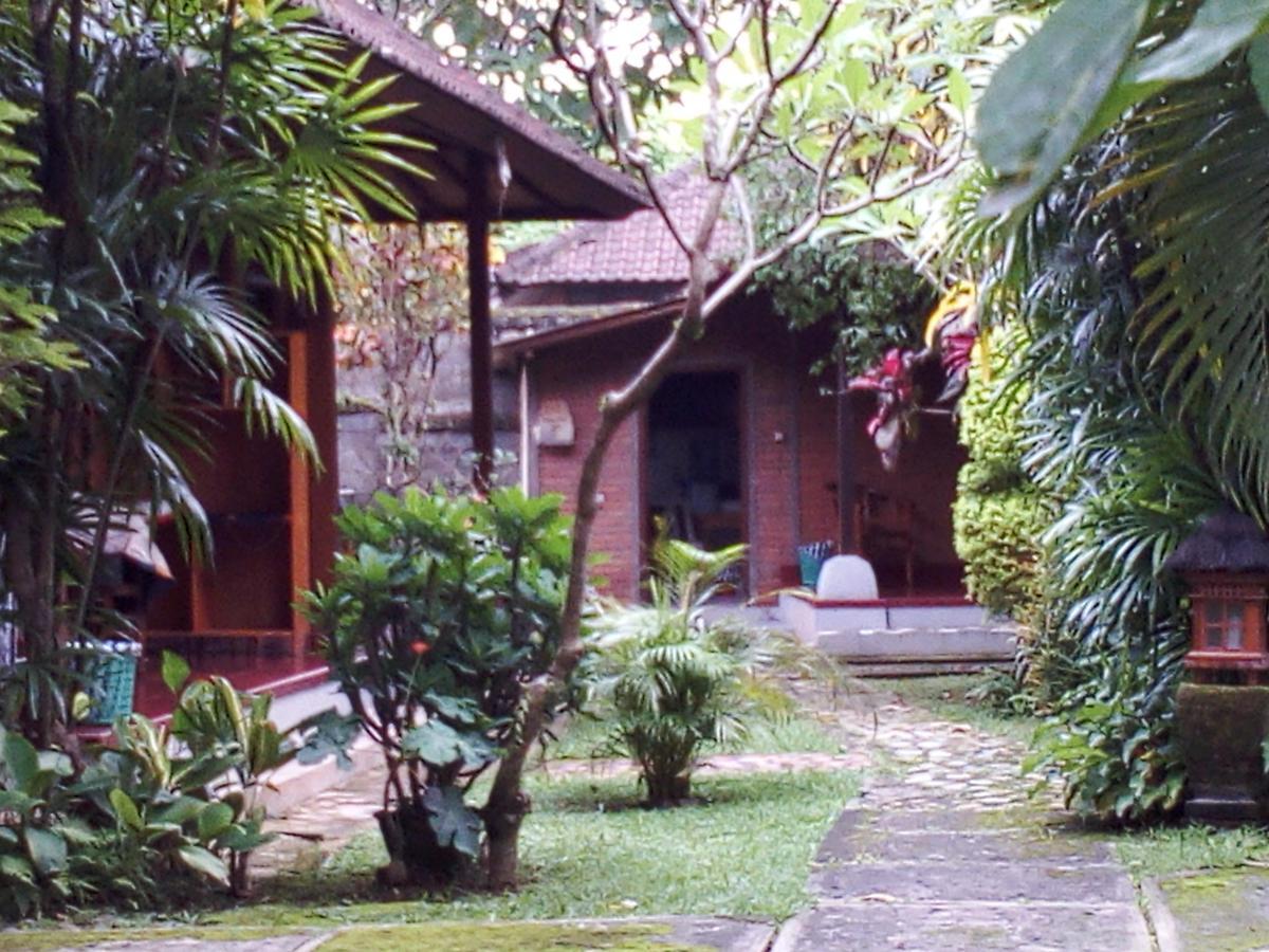 Wisma tamu Madra 2*