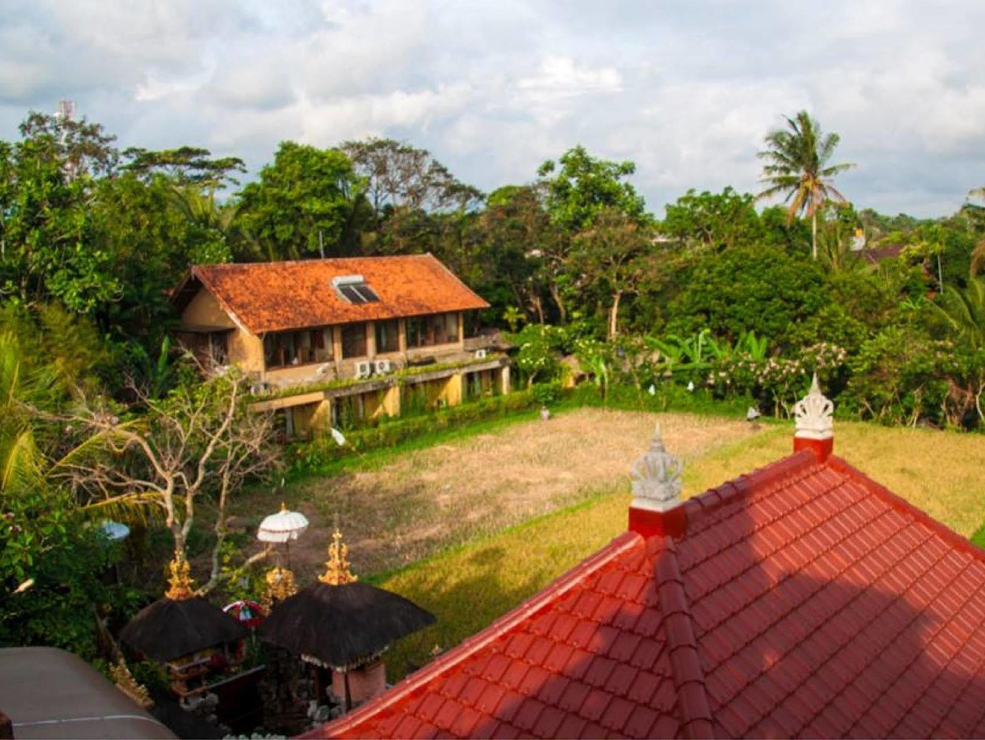 Mertha House Rumah tetamu 2*
