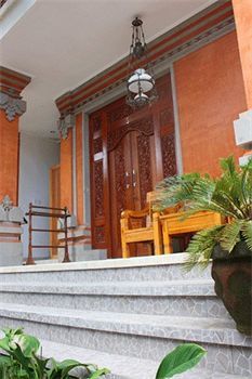 Wisma tamu Teba House