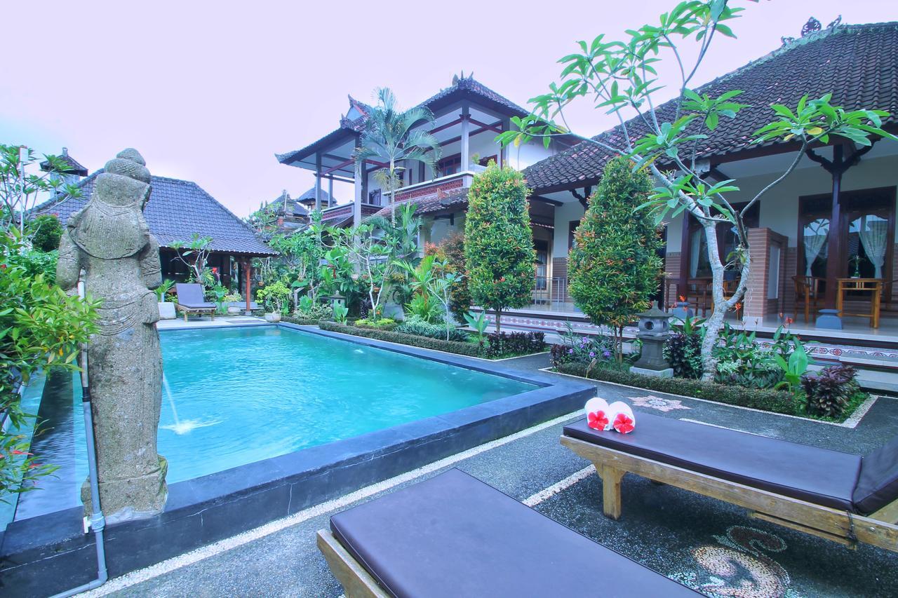 Rena House *