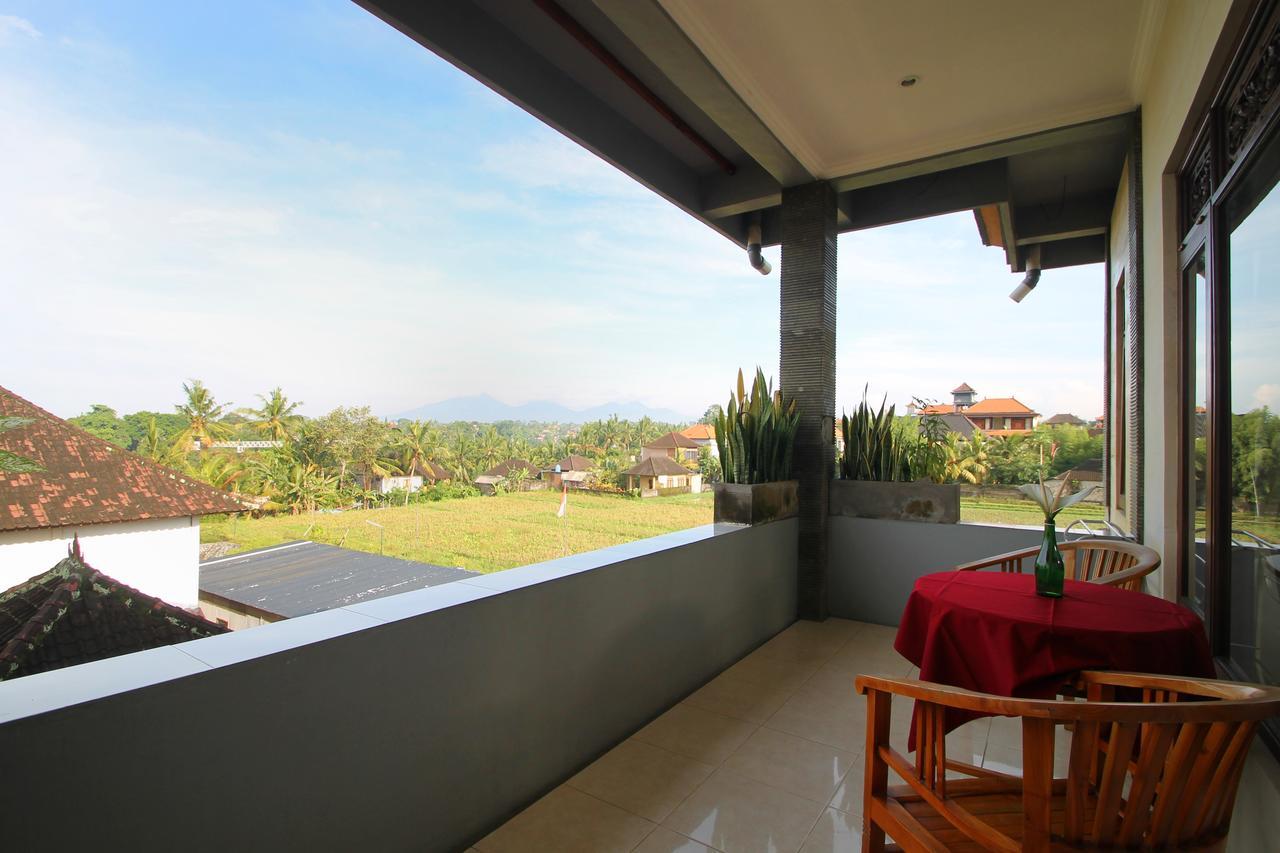 Rena House *