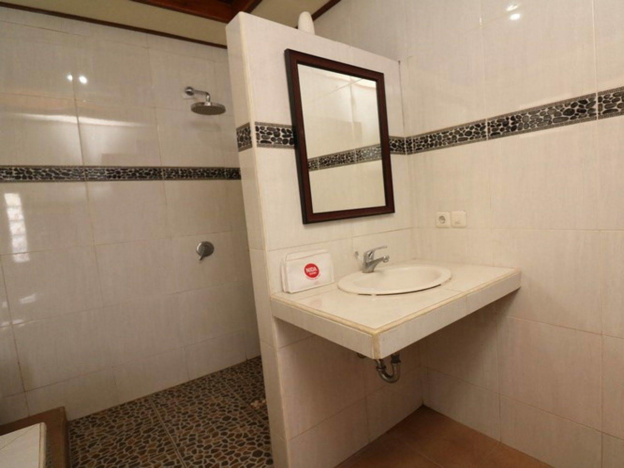 Nida Hanoman Hotel 2*
