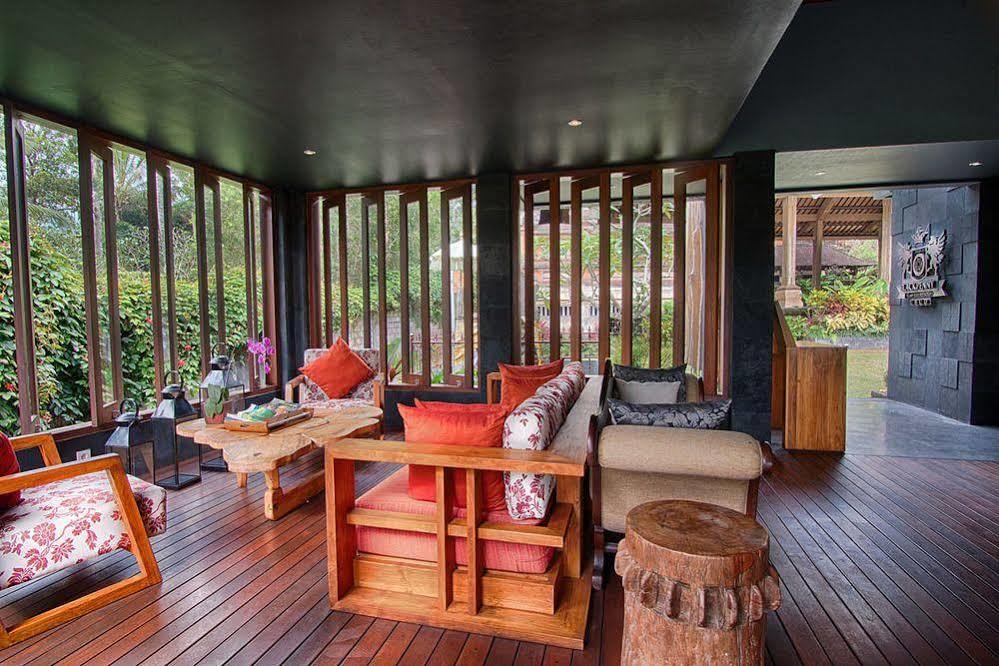 Villa Black Penny