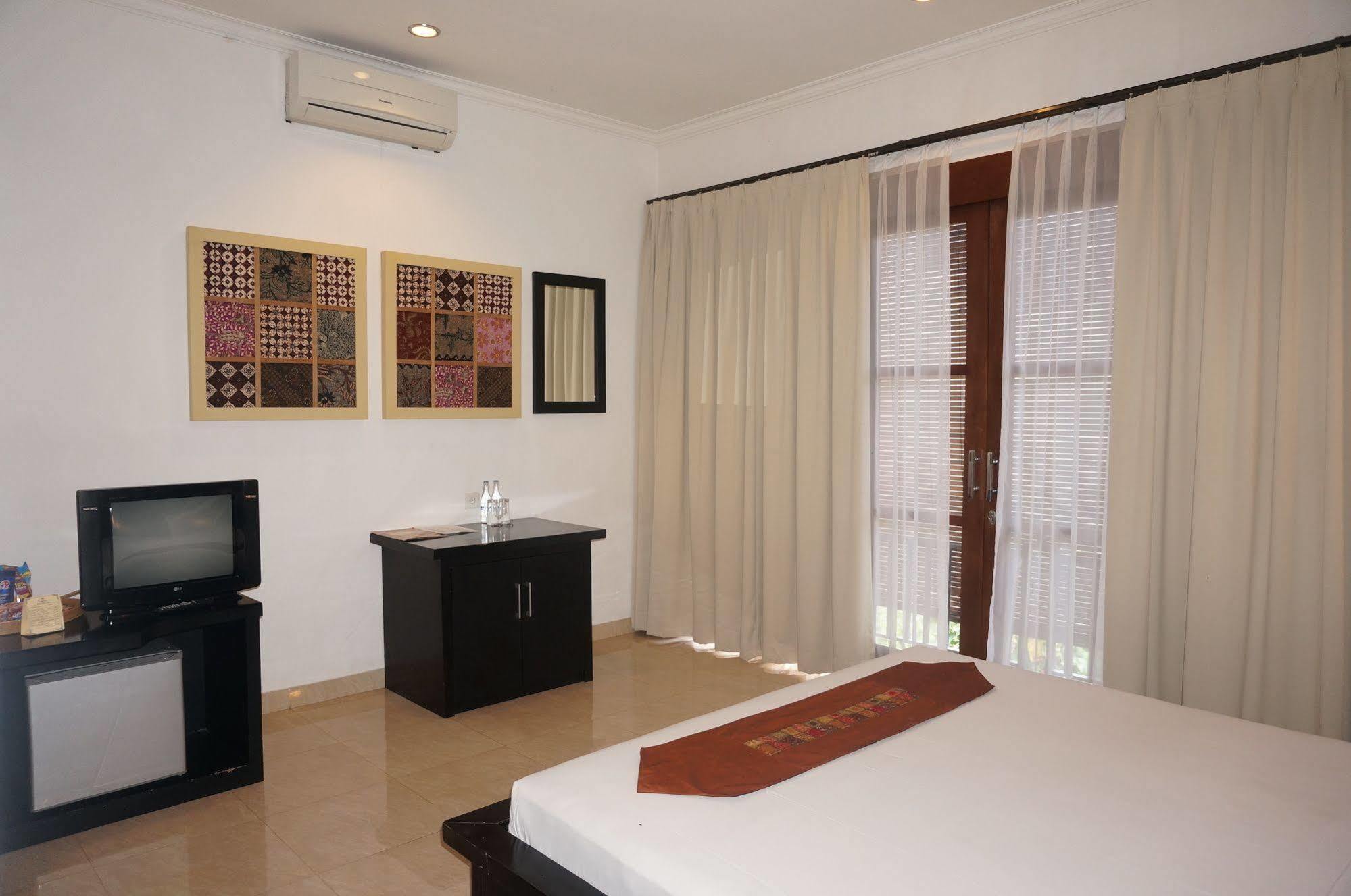 Hotel Indira