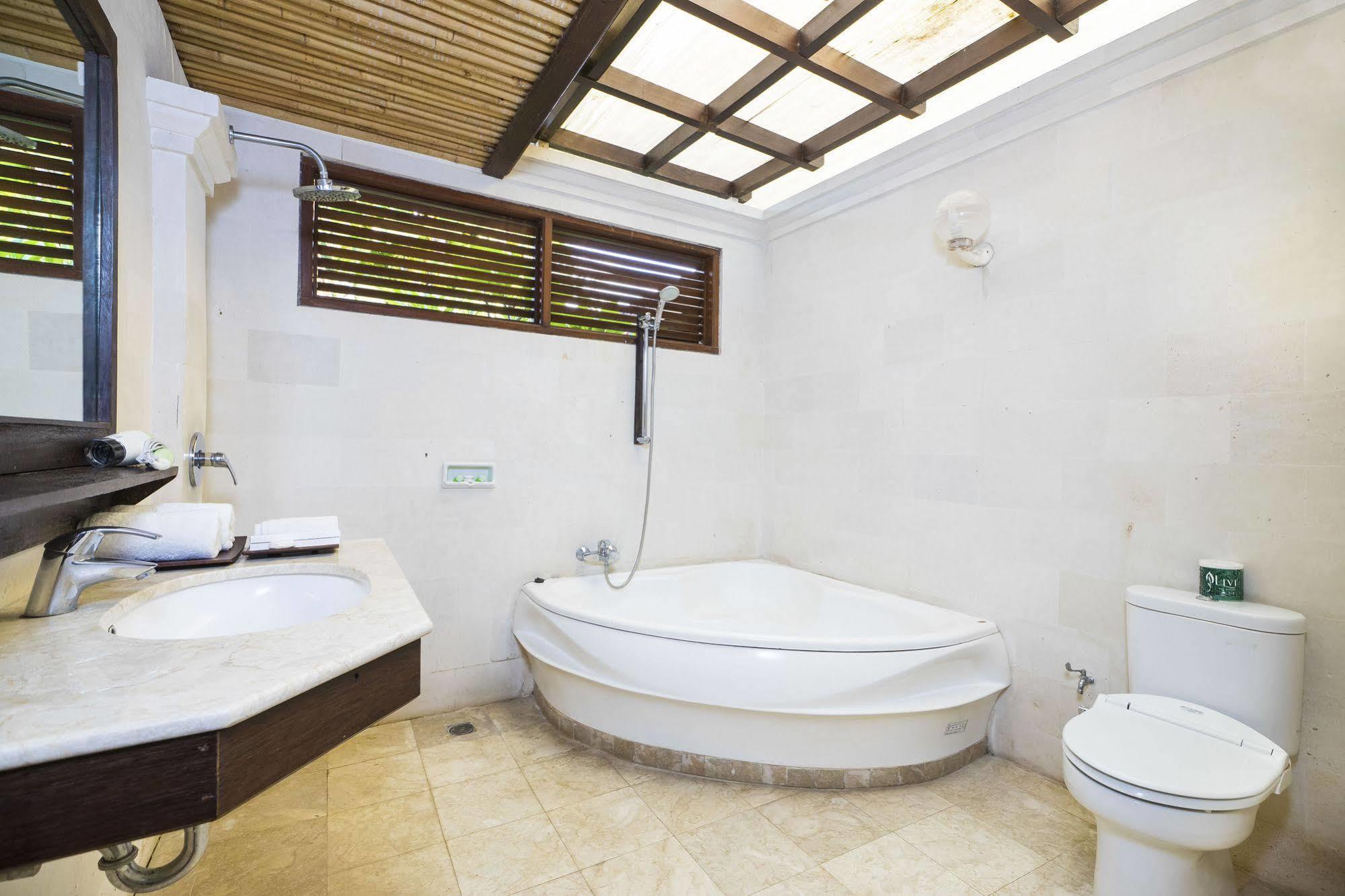 Hotel Adi 3*