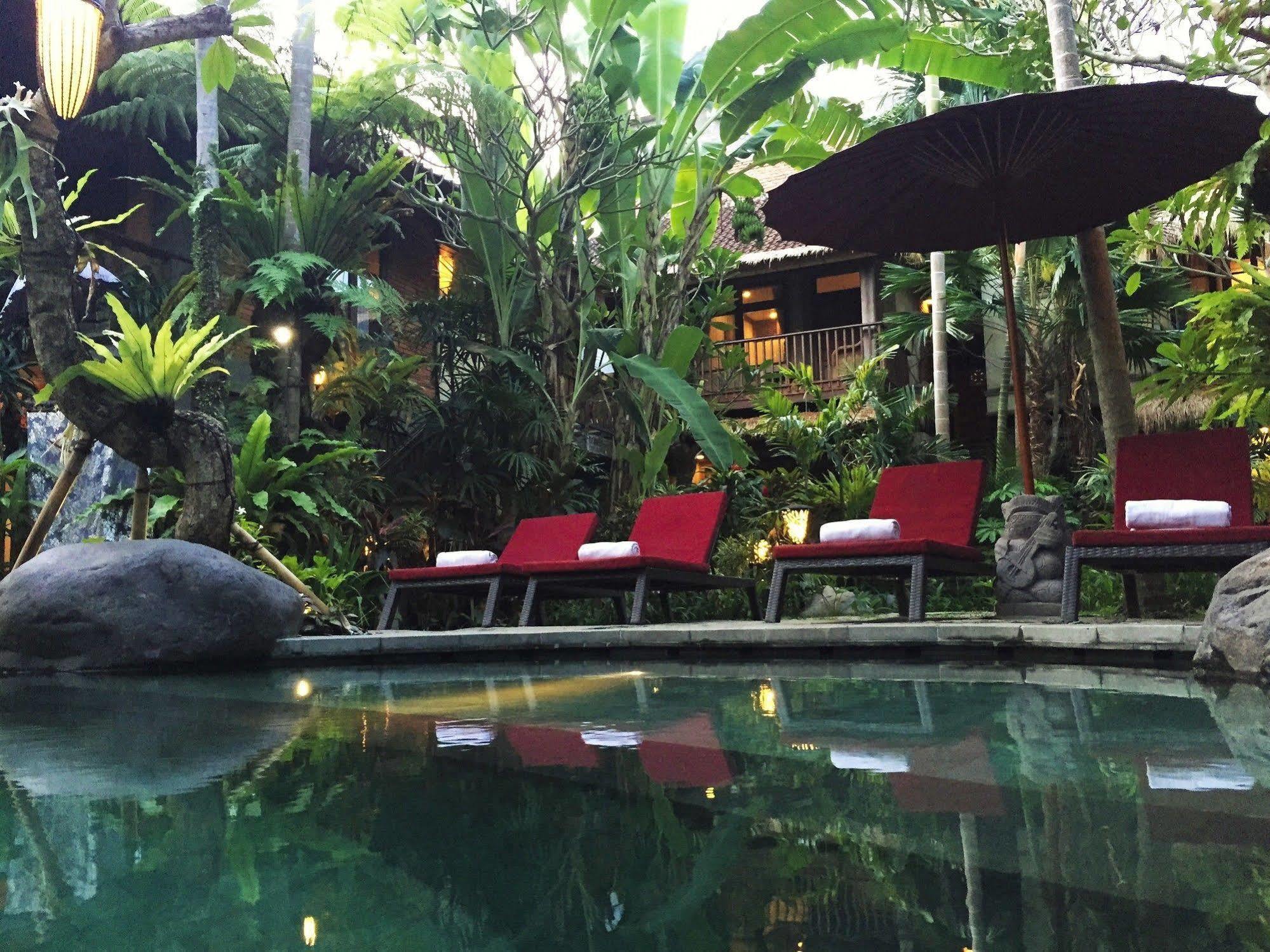 Adi Hotel 3*