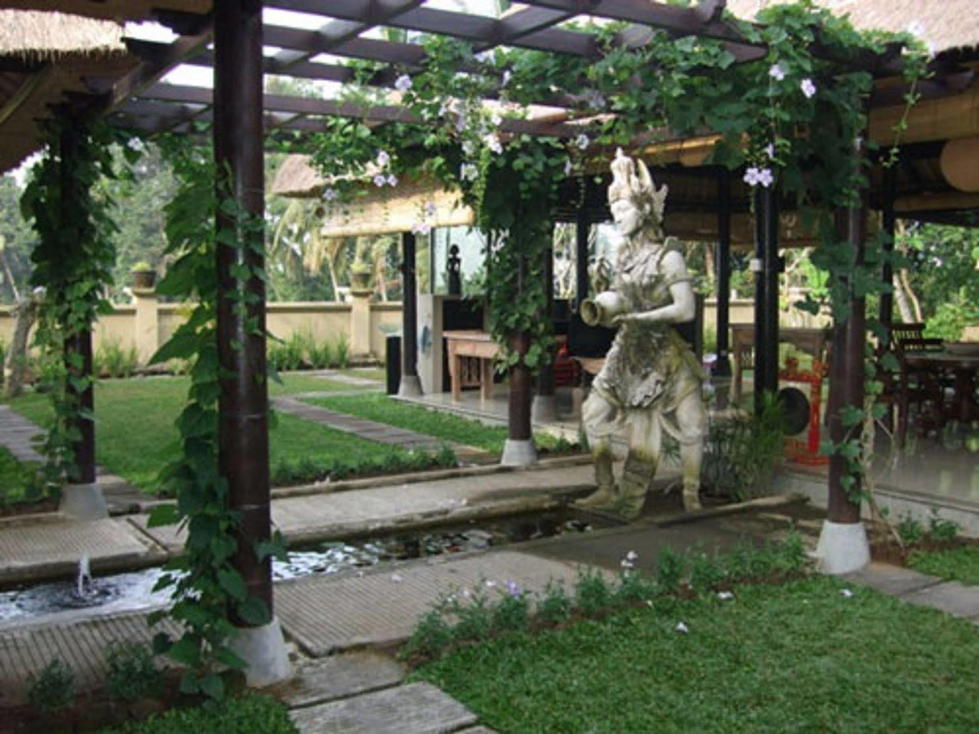 Puri Lotus Holiday park 4*