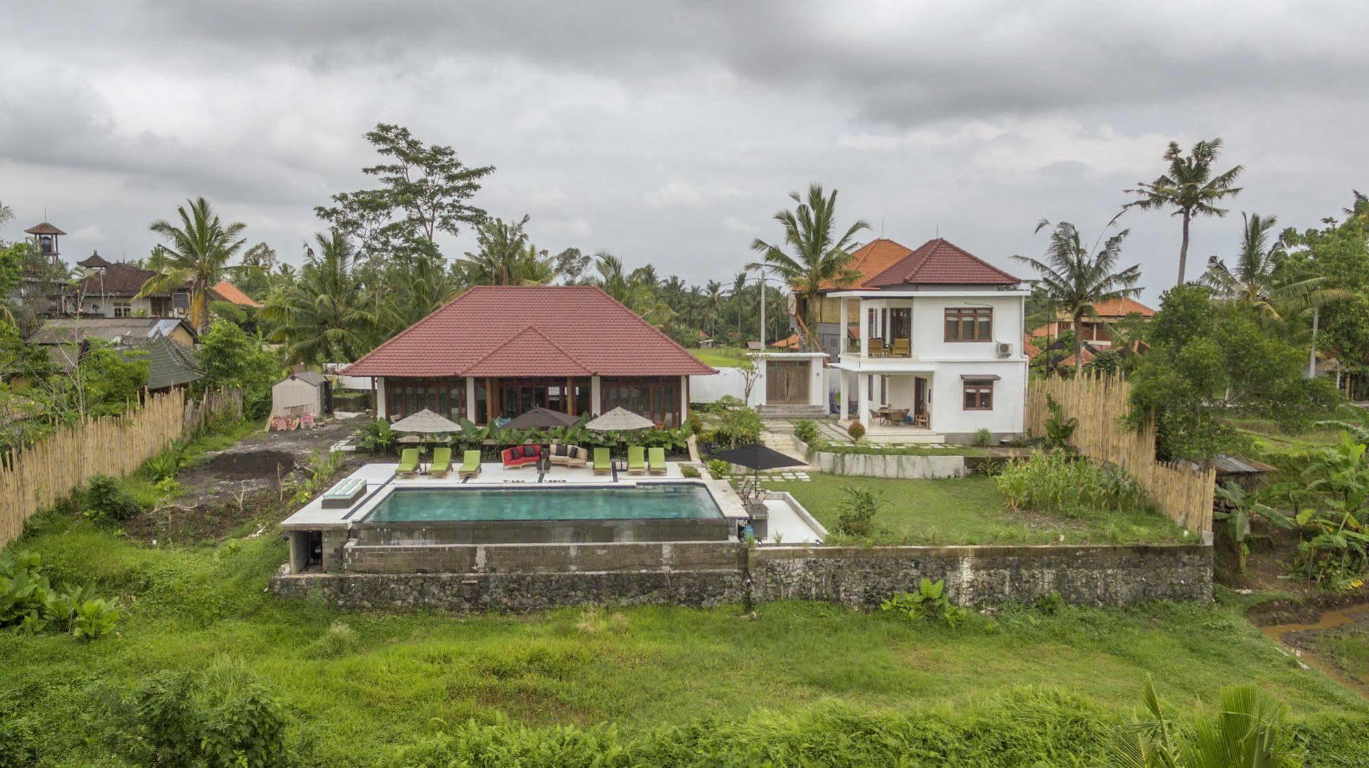 Wake In Paradise And Luxury Lebah Villas *