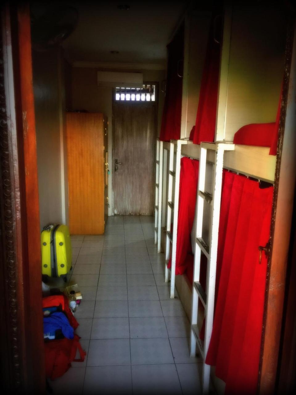 Hostel Market *