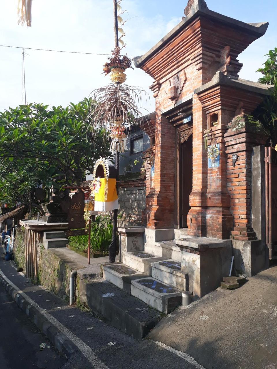 Adi House Rumah tetamu *