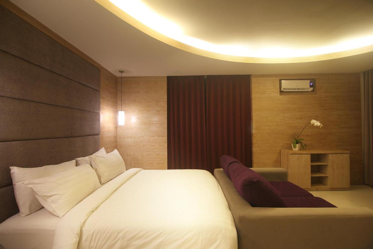 Greenfield Luxury Villa