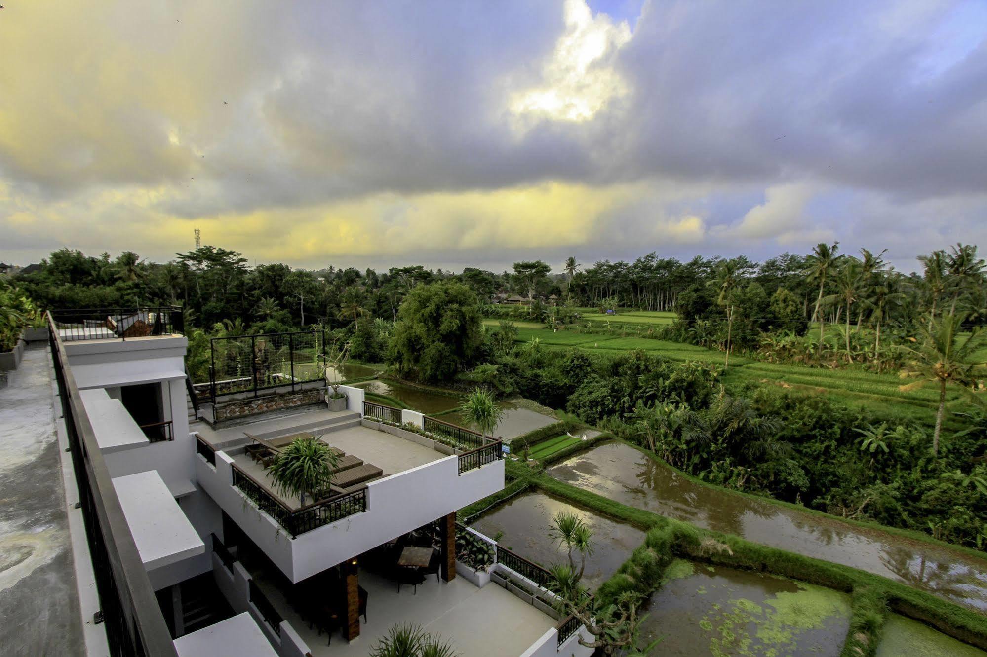 Puri Padma Hotel 3*
