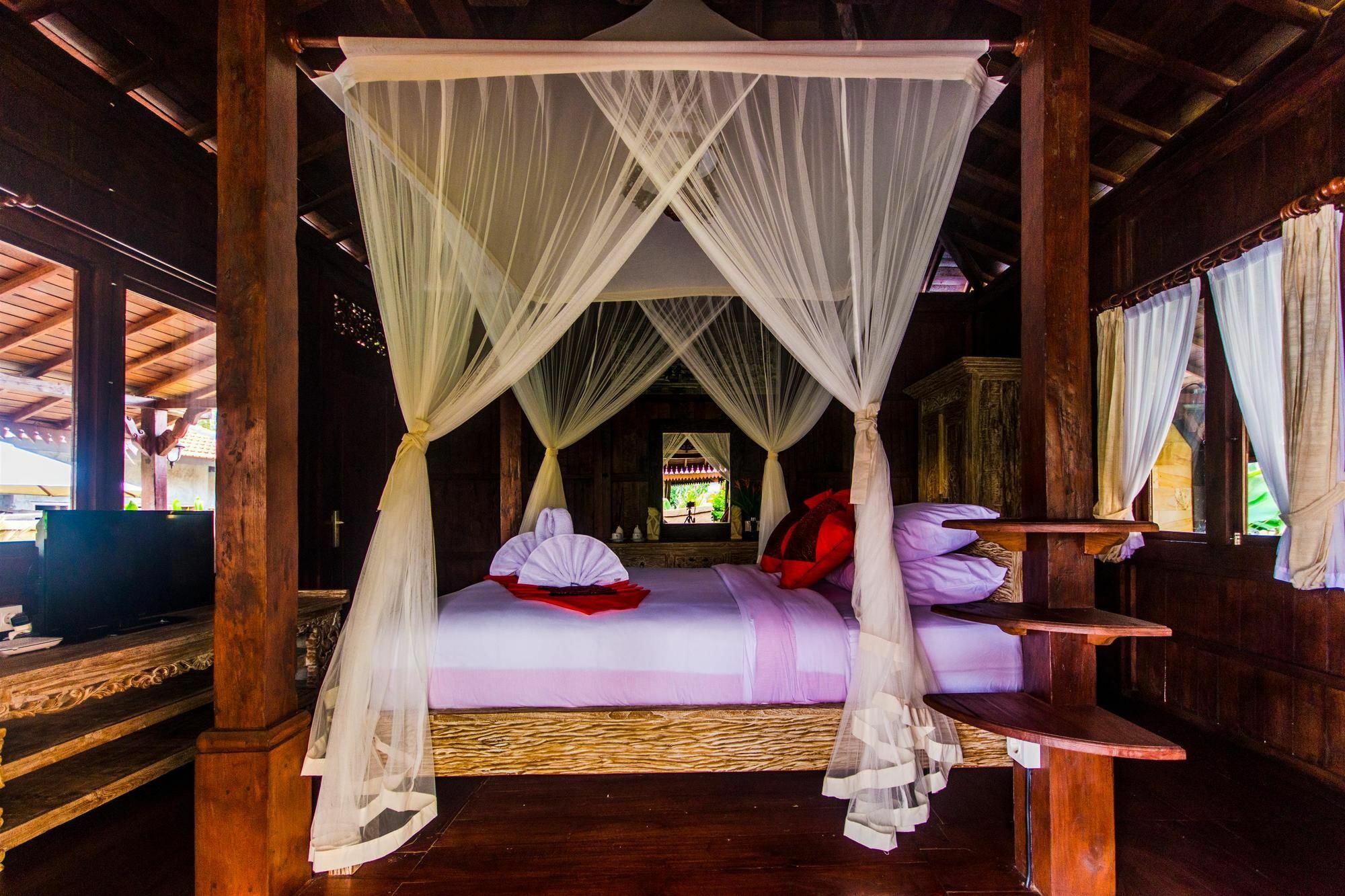 Lestaru Villa *