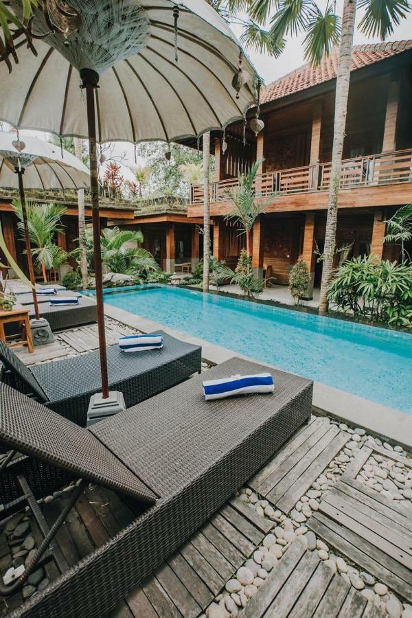 Budhi Ayu Taman liburan 3*