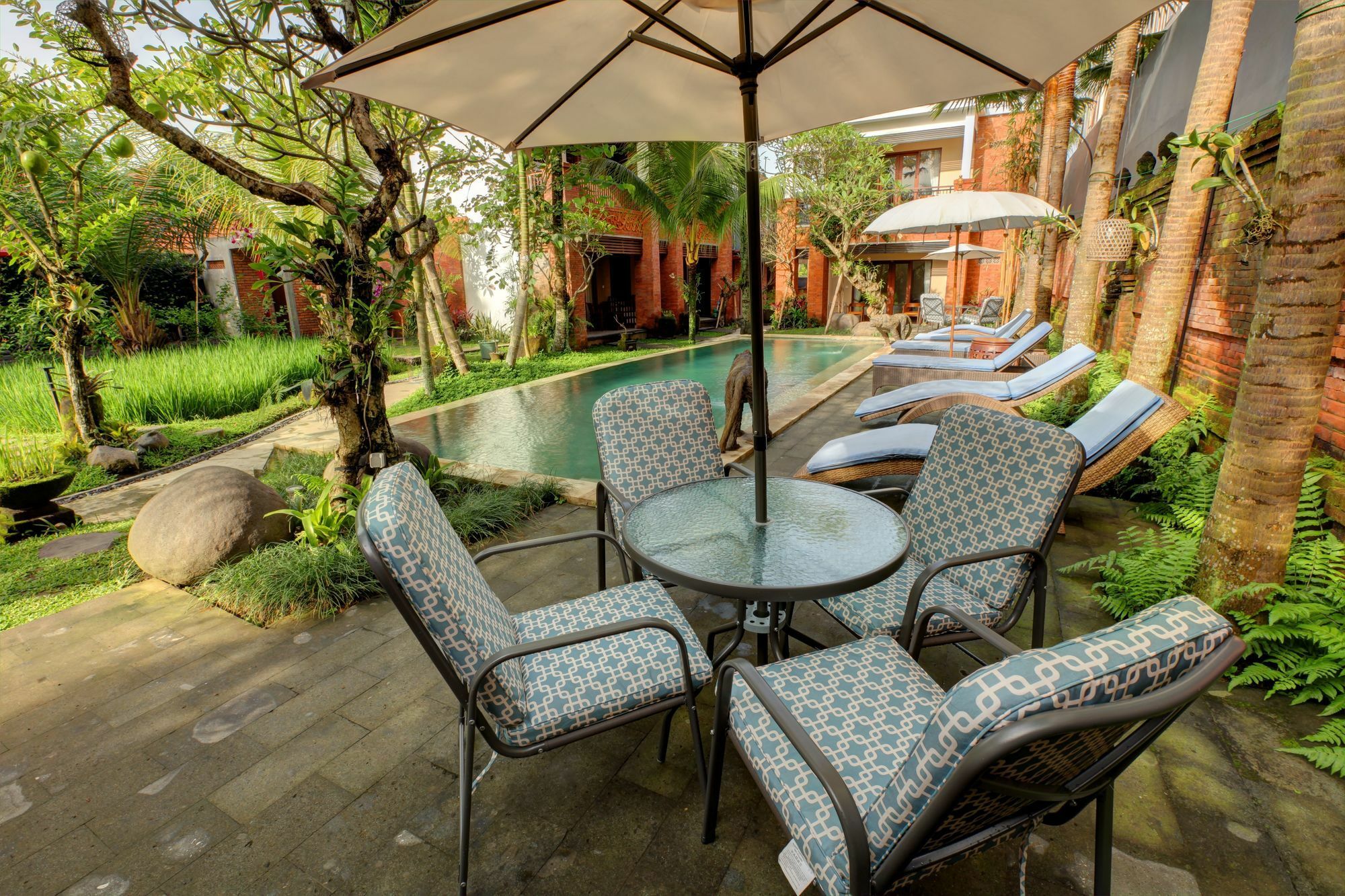 Gana & Restaurant