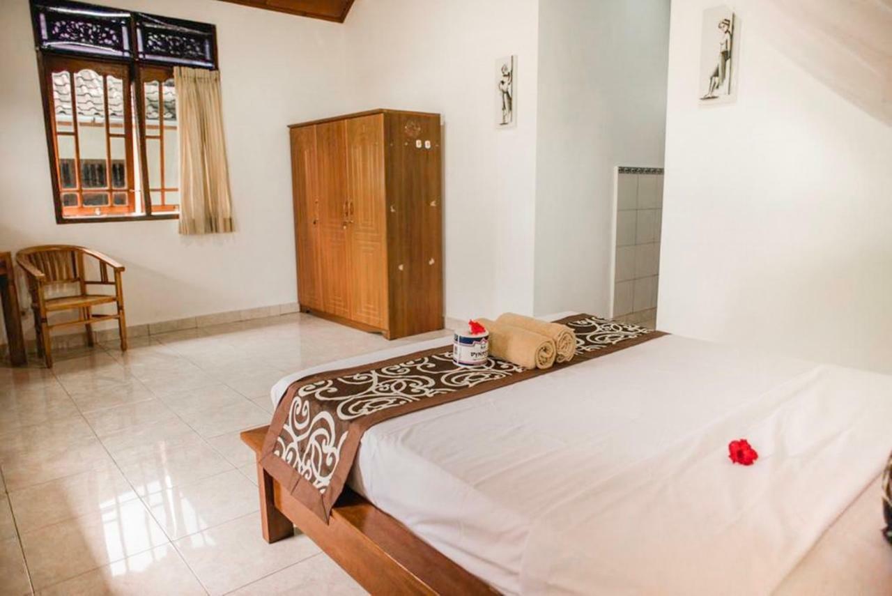 Wisma tamu Artha Dewata 2*