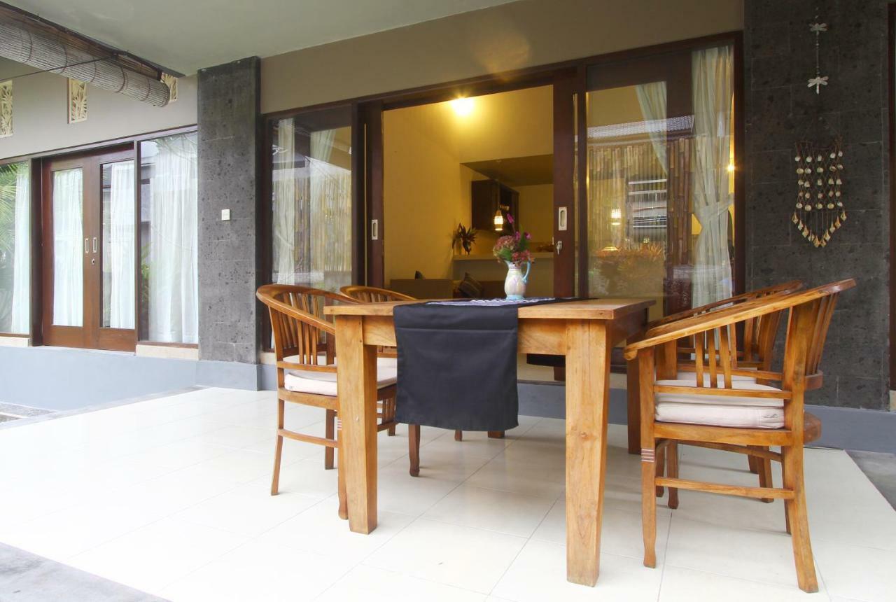 Dena's Place *