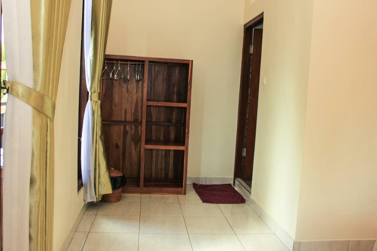 Ancut Sari Guest house *