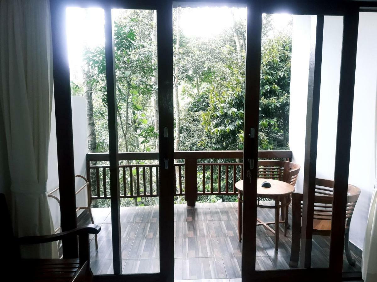 River Side House *