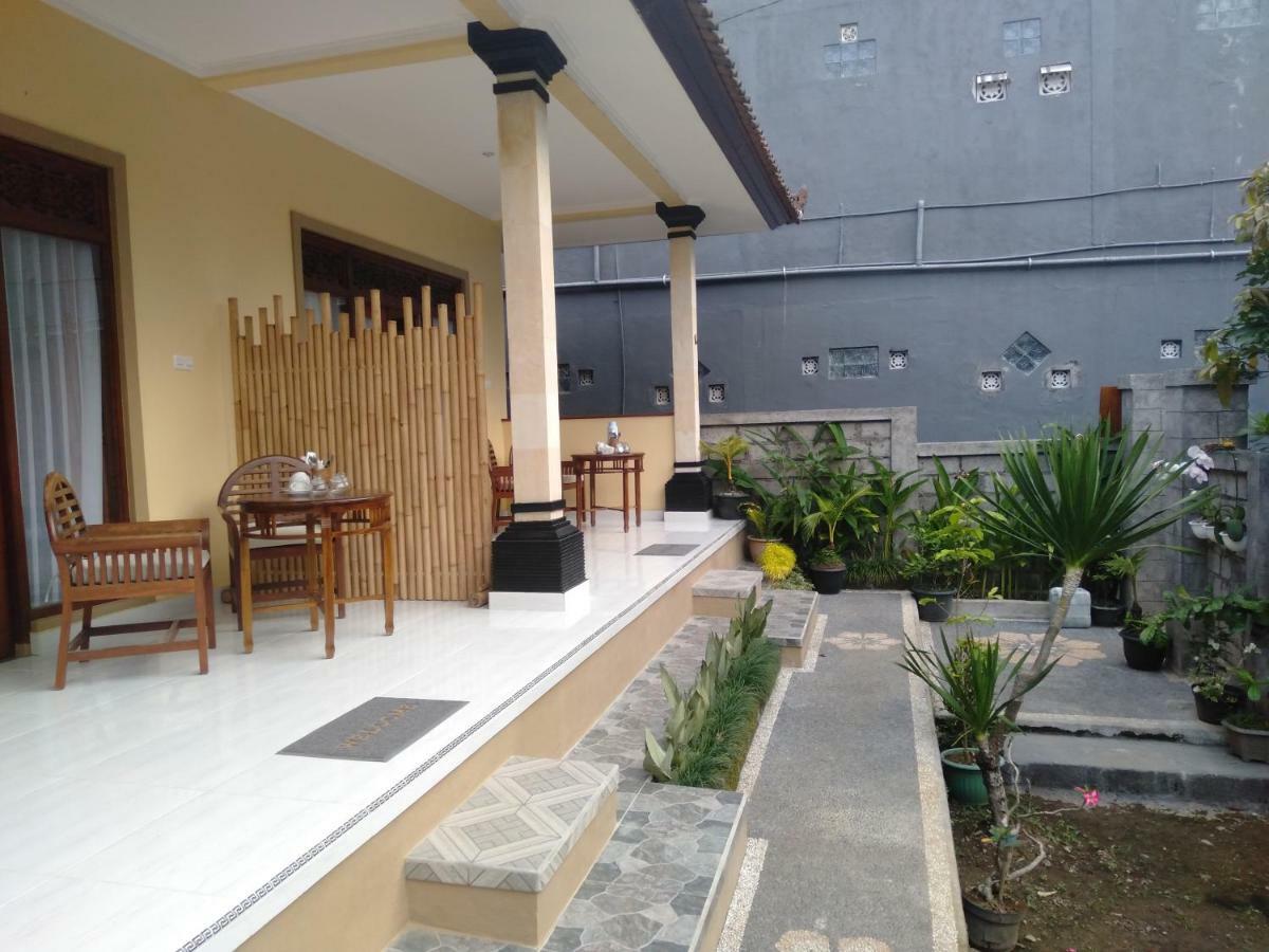 Sastra House Homestay *