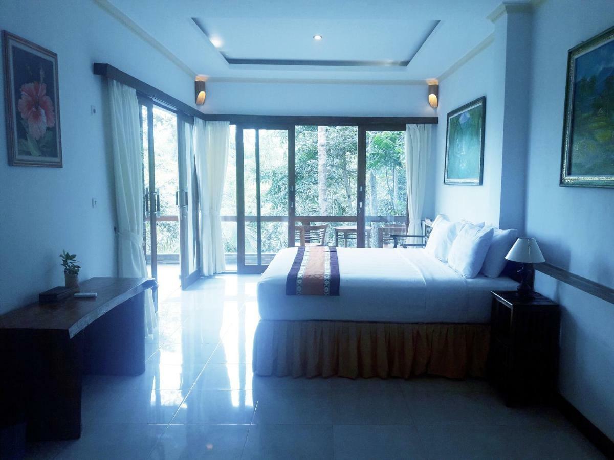 River Side House *