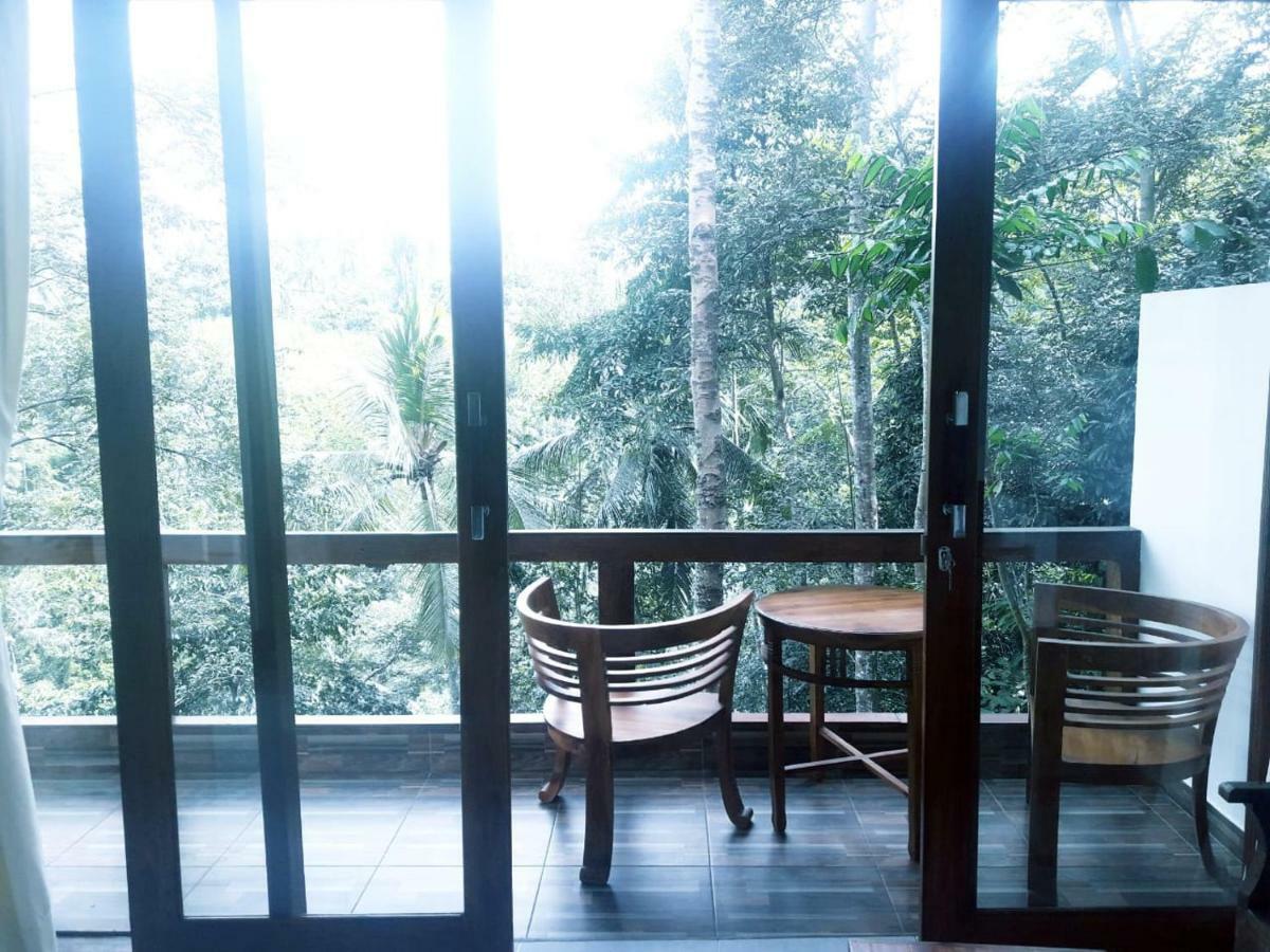 River Side House Guest house *