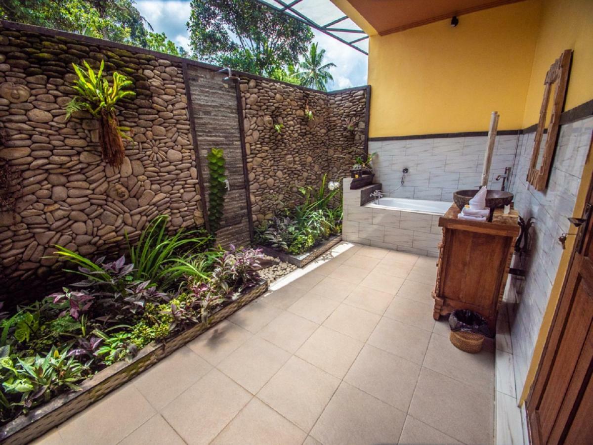 Kencana House Homestay *