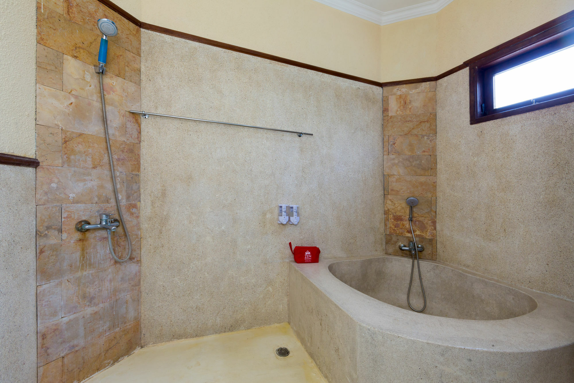 Hotel Zen Premium Sanggingan 2