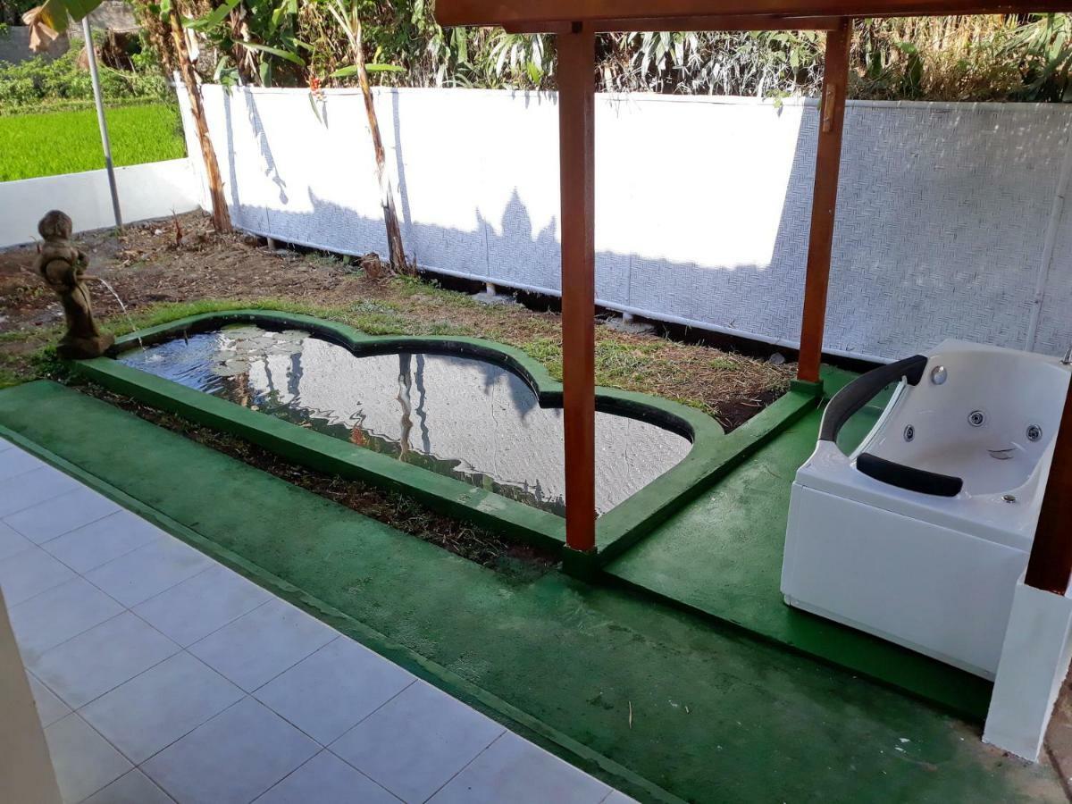 White Creative Campuhan Villa *