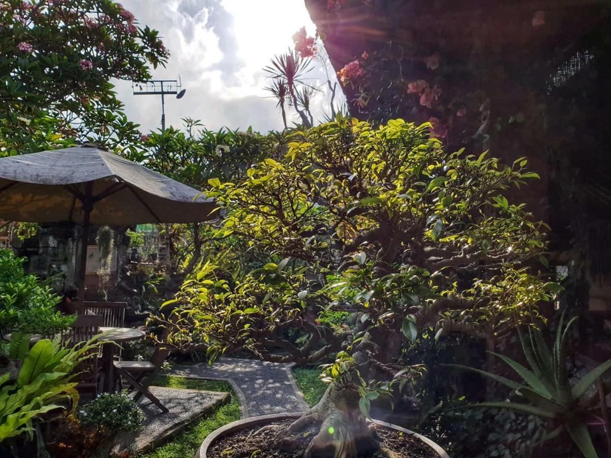 Nyoman Bed & Breakfast 2*