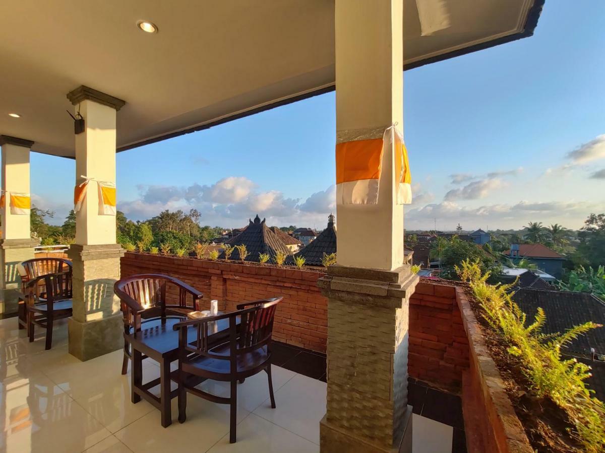 Kubu Taman Homestay