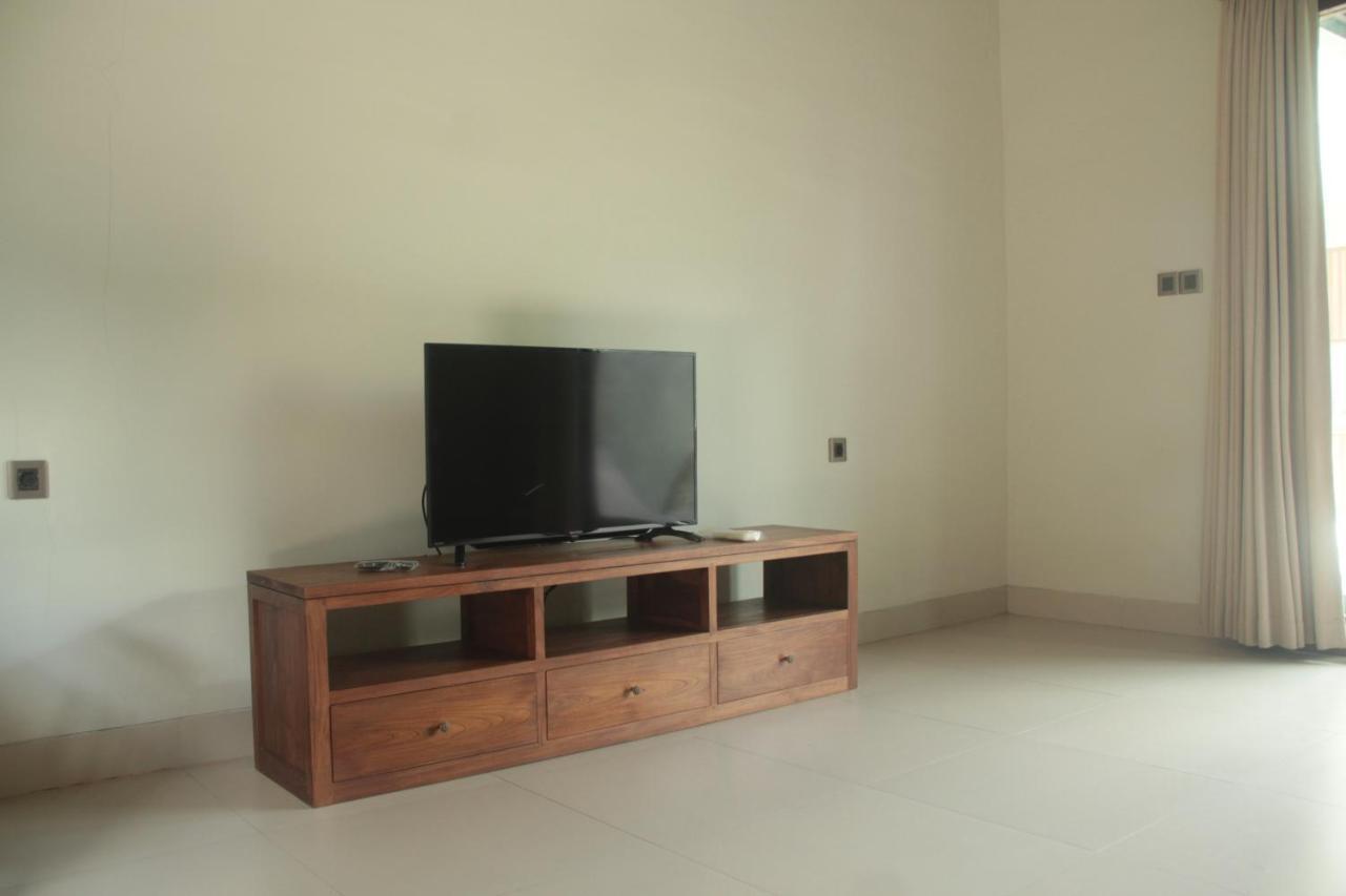 Ara Villa *