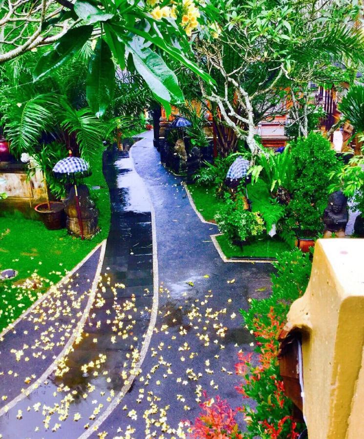 Hotel Tukad White House 3*